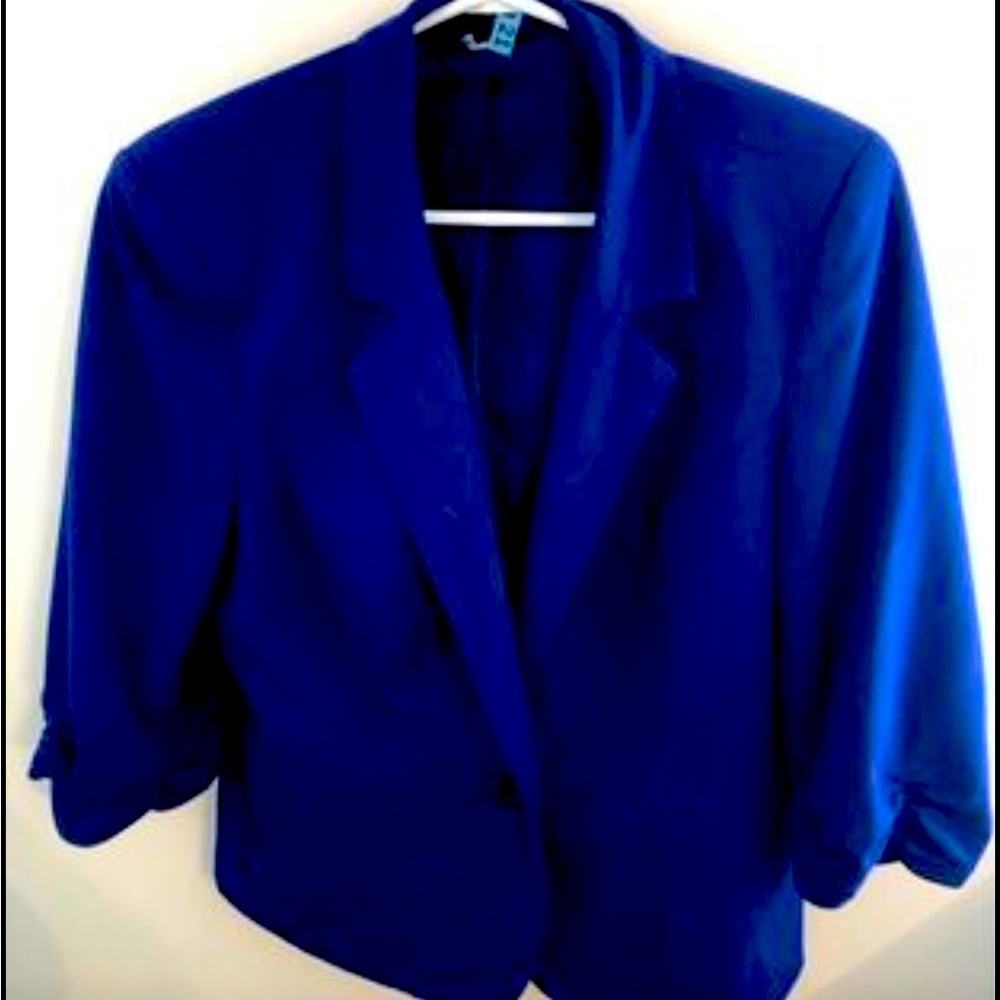 Women’s cobalt blue blazer from Reitman’s